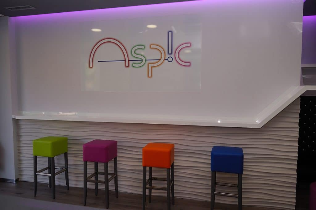 Cafeteria con Paneles Decorativos 3D — Lifestyle panels by PanelPiedra®