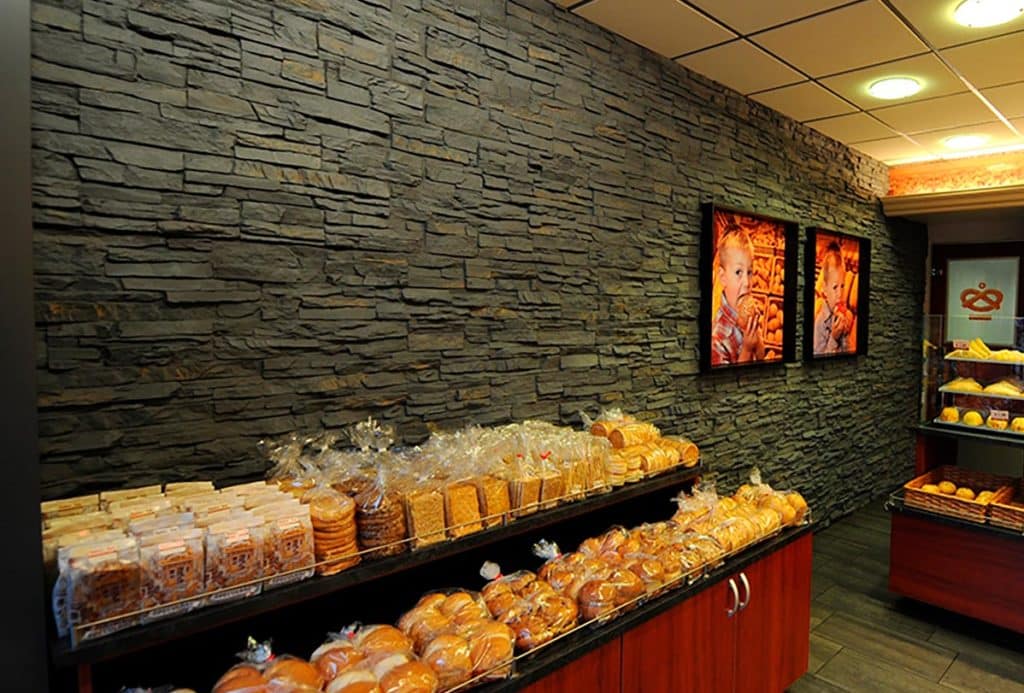 Pastelería con Paneles de Piedra — stone-effect panels by PanelPiedra®