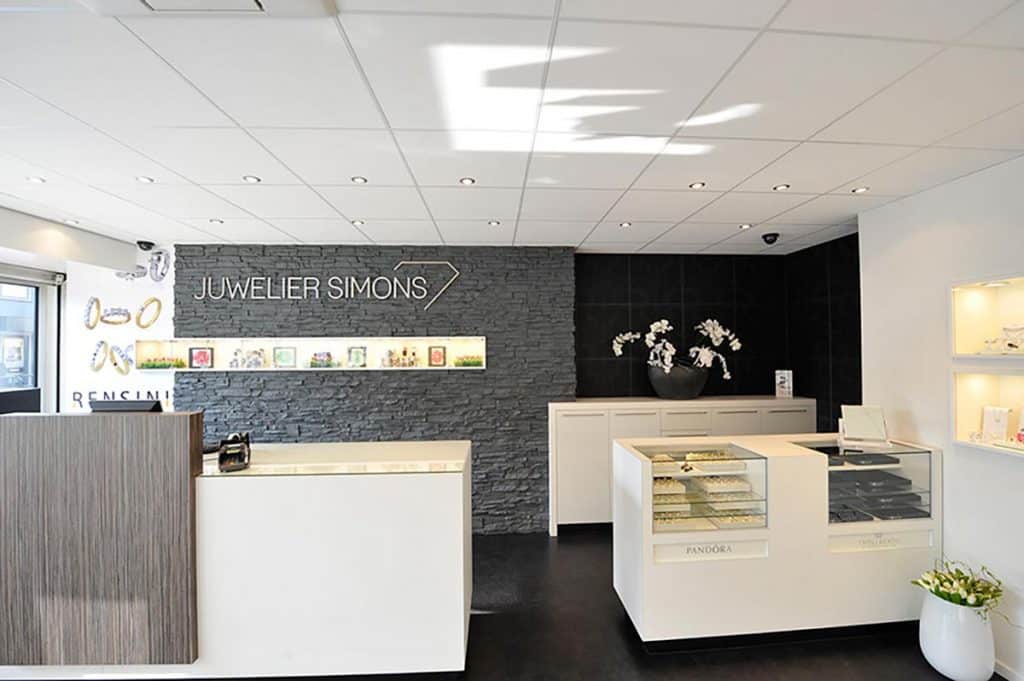 Una Joyería Con Panel Piedra Pizarra — stone-effect panels by PanelPiedra®