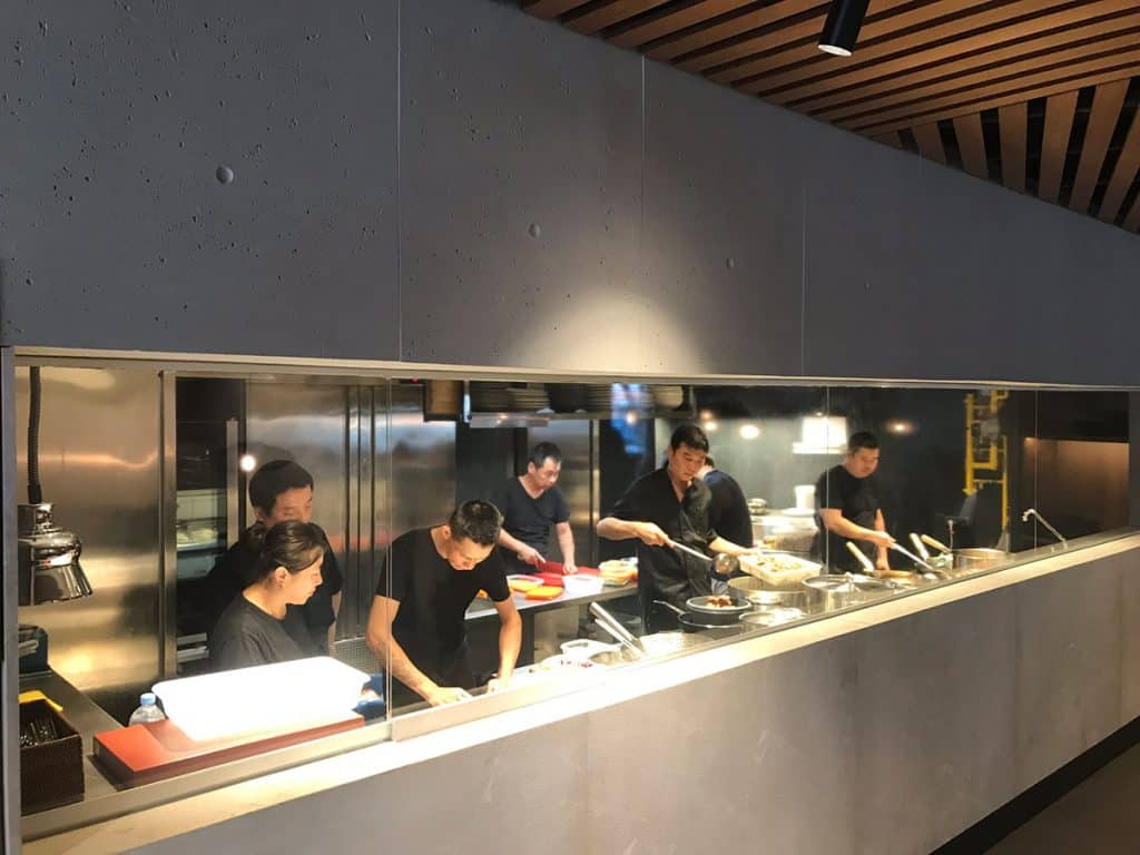 Paneles imitación Cemento en un Bonito Restaurante — panneaux imitation ciment PanelPiedra®