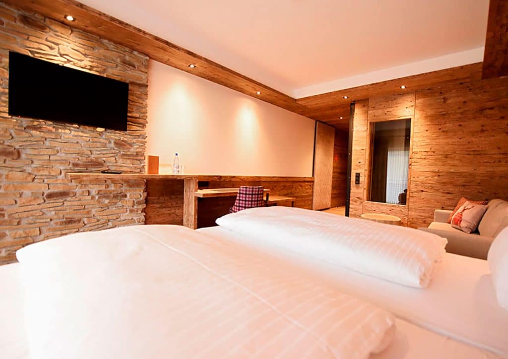 Paneles de Piedra en el Interior de Hotel — stone-effect panels by PanelPiedra®