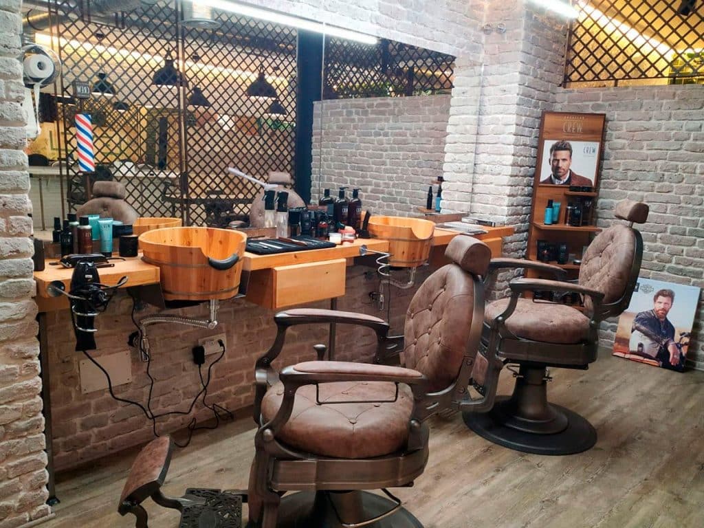Centro de Belleza con Paneles de ladrillo — brick-effect panels by PanelPiedra®