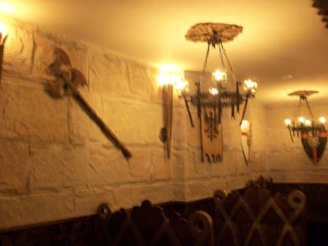 Paneles decorativos en un restaurante Medieval