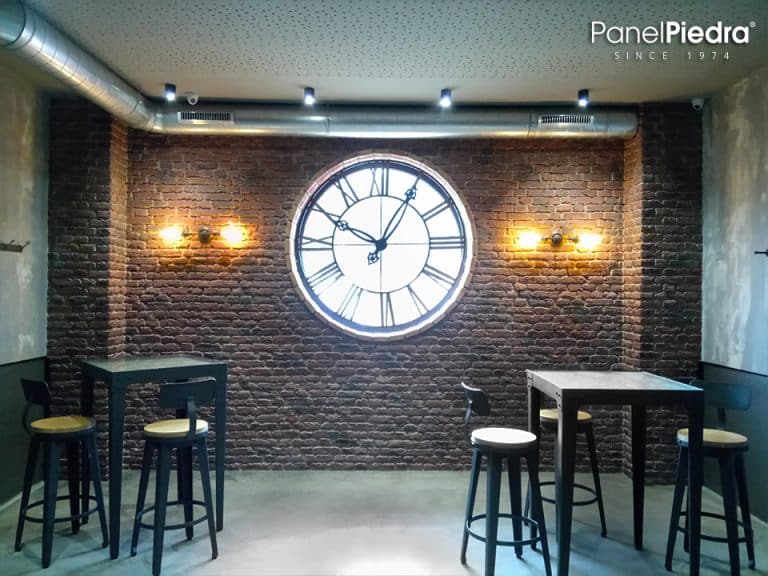 Paredes de un Bar Decoradas con Paneles ladrillo