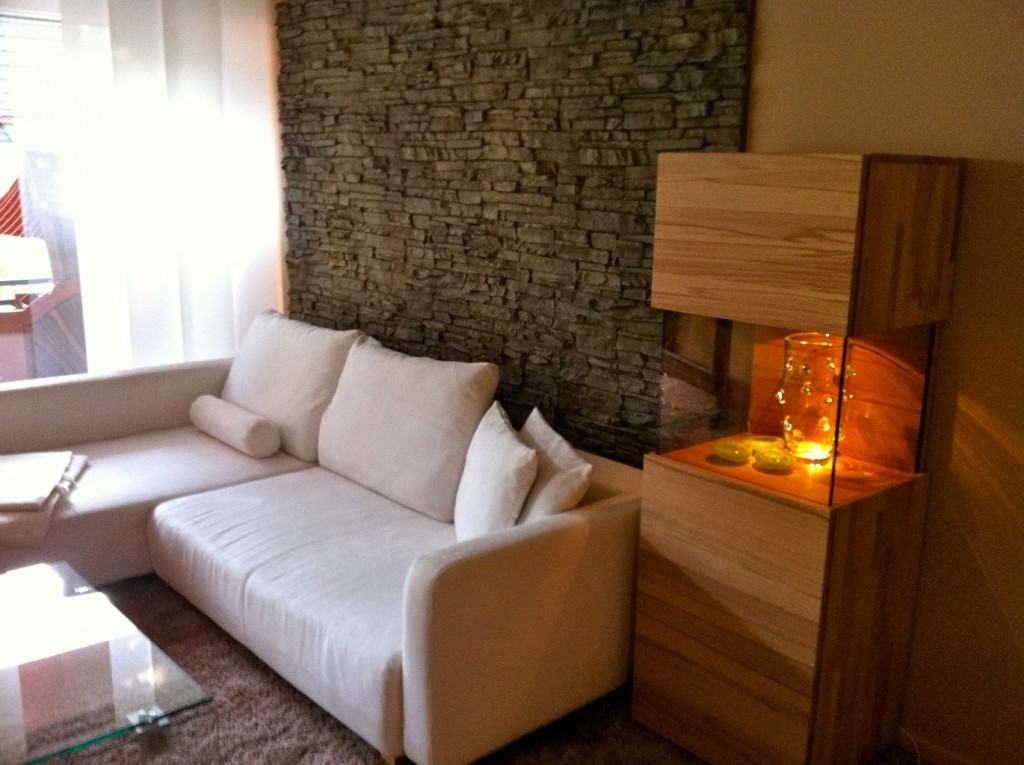 Pared de Salon con Paneles de Pizarra — stone-effect panels by PanelPiedra®