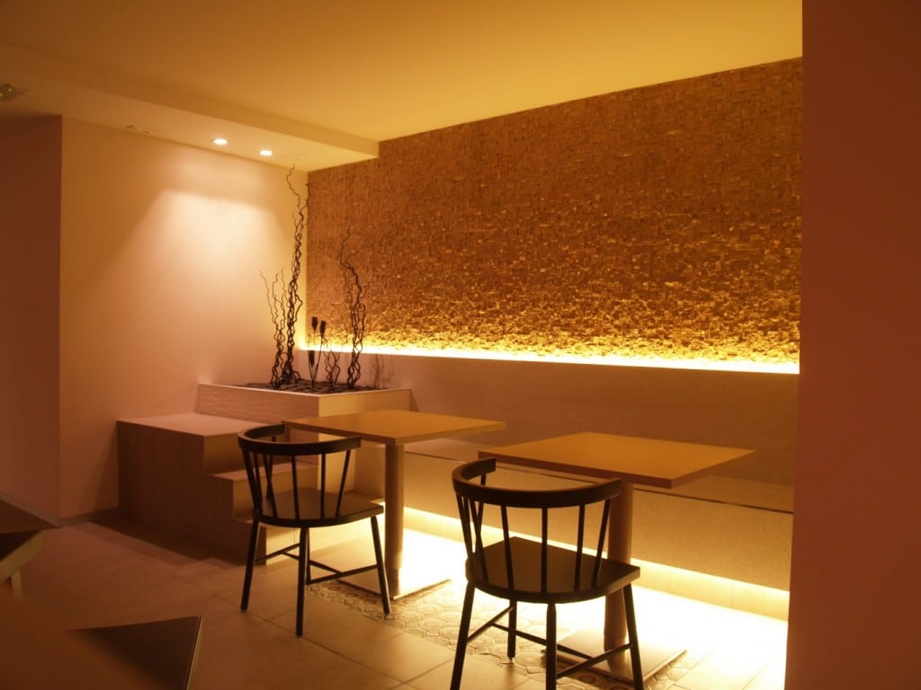 Bar de Copas con Paneles de Piedra — stone-effect panels by PanelPiedra®