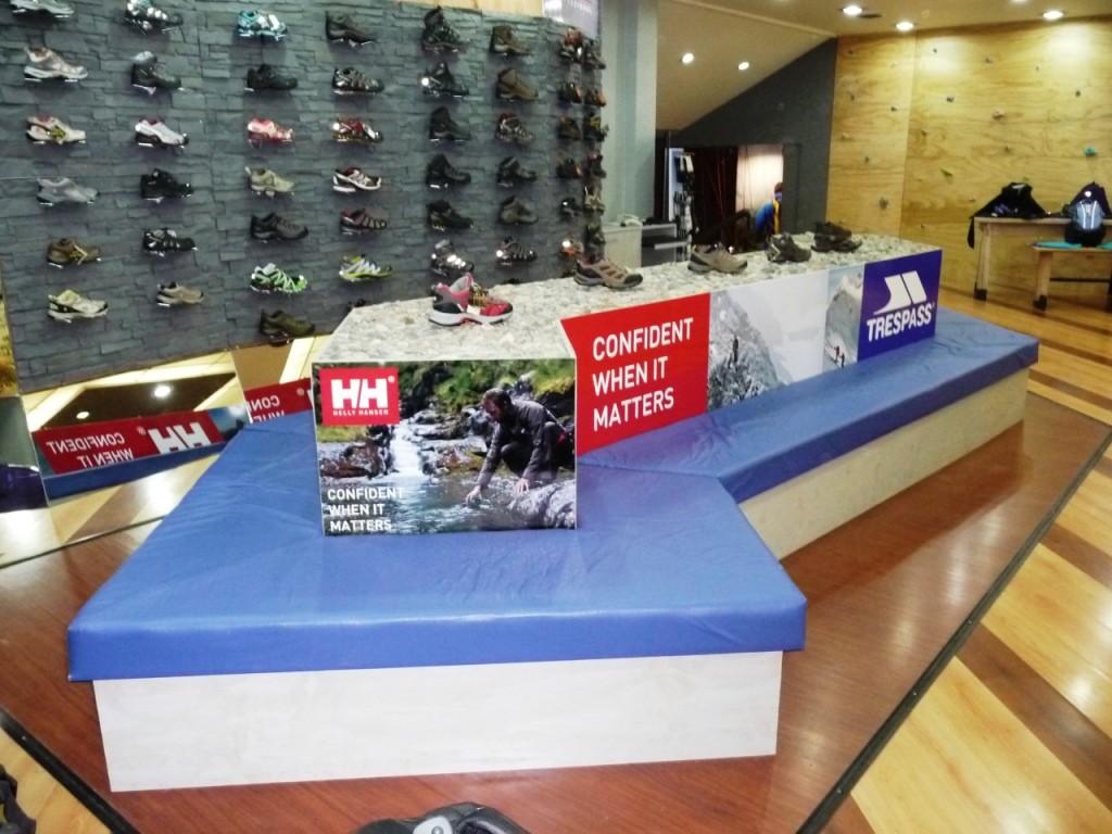 Tienda de Montaña con Paneles de Piedra — stone-effect panels by PanelPiedra®