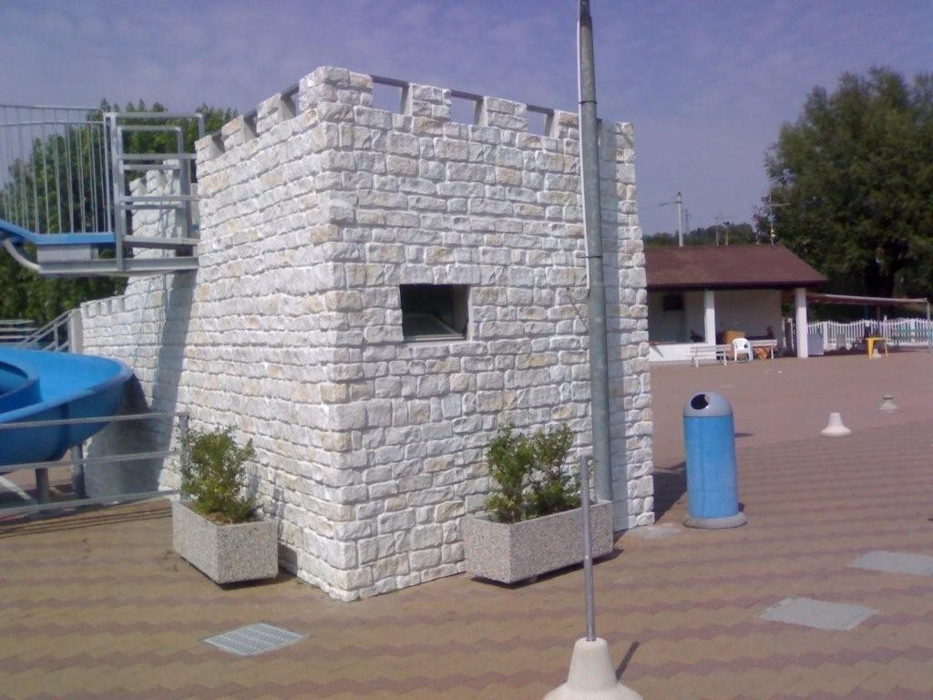 Parque de atracciones con Paneles de Piedra — stone-effect panels by PanelPiedra®