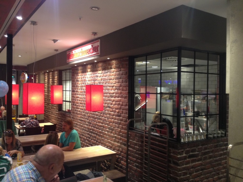 Restaurante Decorado con paneles imitación ladrillo — brick-effect panels by PanelPiedra®
