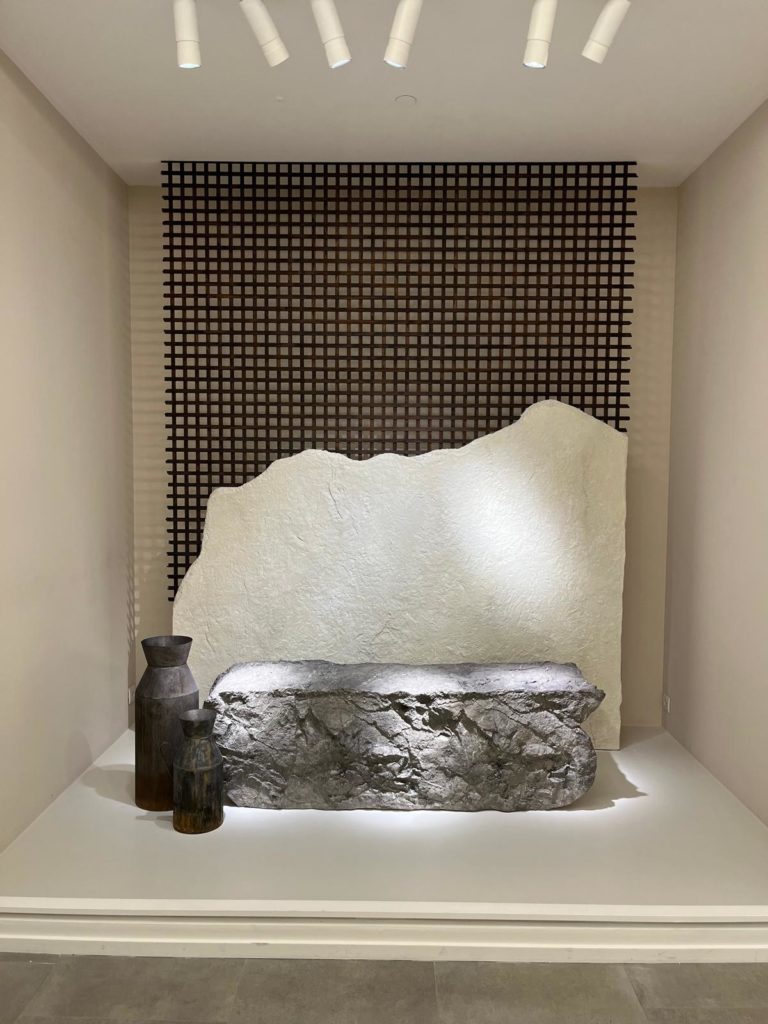Proyecto a medida para ZARA Escaparates — paneles decorativos PanelPiedra®