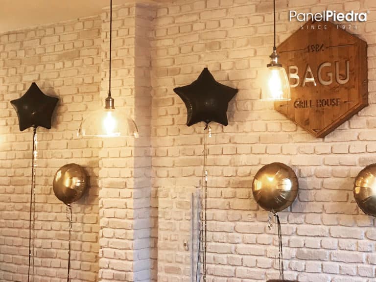 Decoración de Cafetería con Ladrillo Blanco