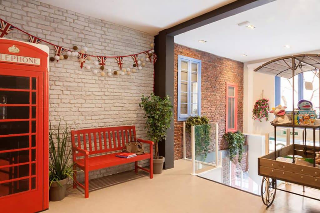 Decorar Academia con Paneles de ladrillo — brick-effect panels by PanelPiedra®