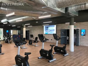 Paneles de Ladrillo Rústico en un gimnasio