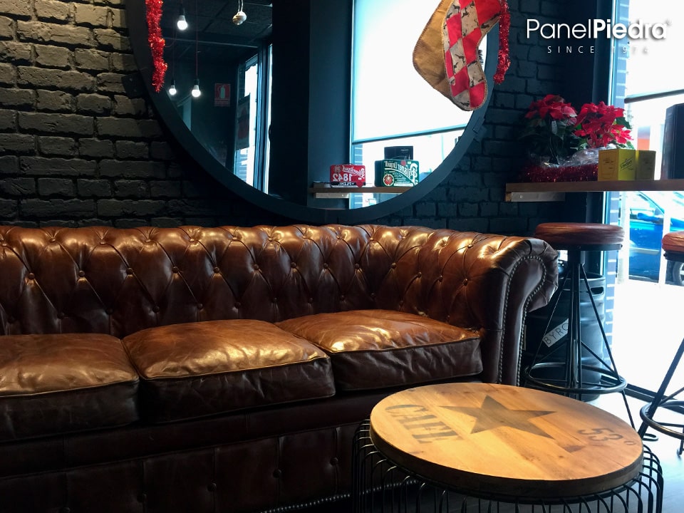 Paneles imitación ladrillo en la decoración de una Cervecería