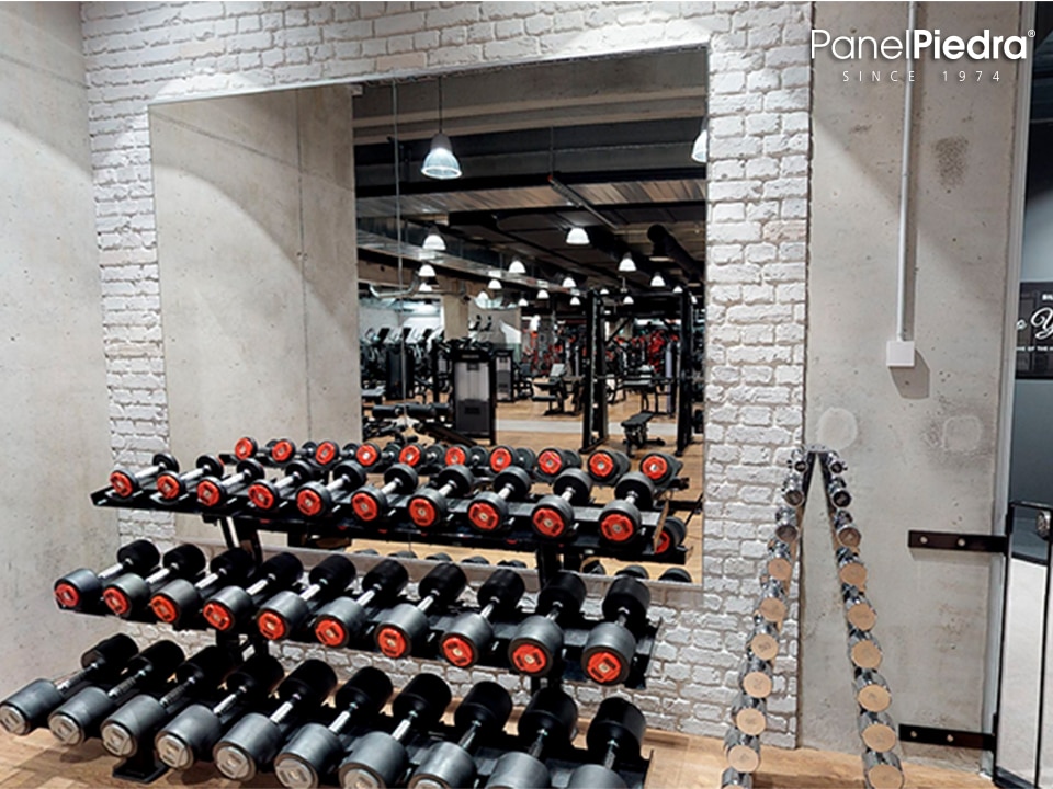 Paneles de Ladrillo blanco en un Gimnasio en la decoración de paneles