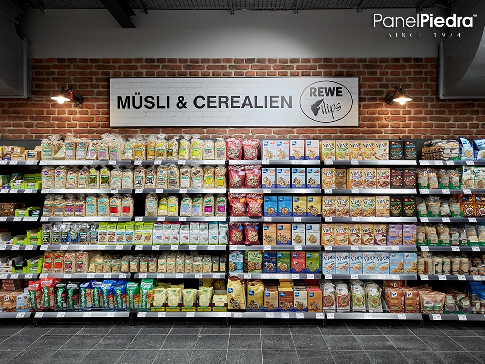Paneles imitación ladrillo supermercado
