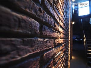 Paneles de Ladrillo rústico en la decoración de paredes de una cervecería