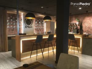 Paneles imitación ladrillo rustico Industrial en un bar restaurante