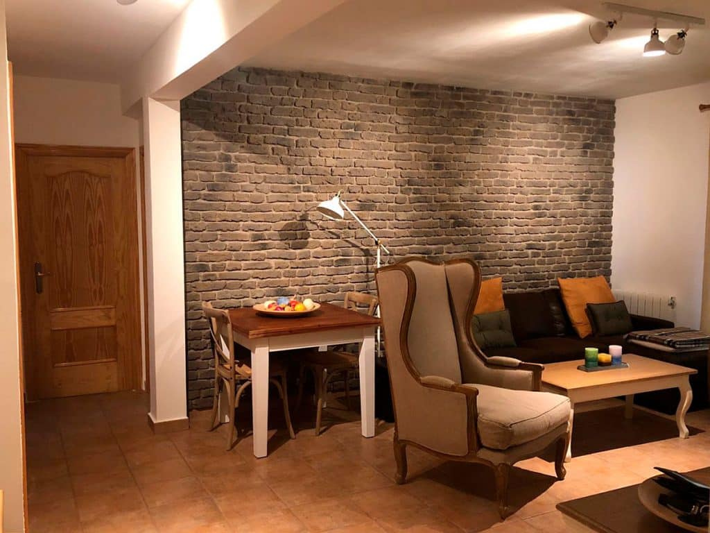 Vivienda con paneles de ladrillo industrial — brick-effect panels by PanelPiedra®