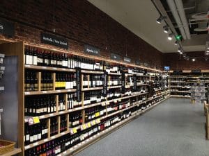 Paneles de ladrillo ingles en una vinoteca