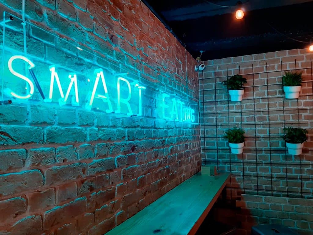 Paneles imitación ladrillo en un restaurante — brick-effect panels by PanelPiedra®