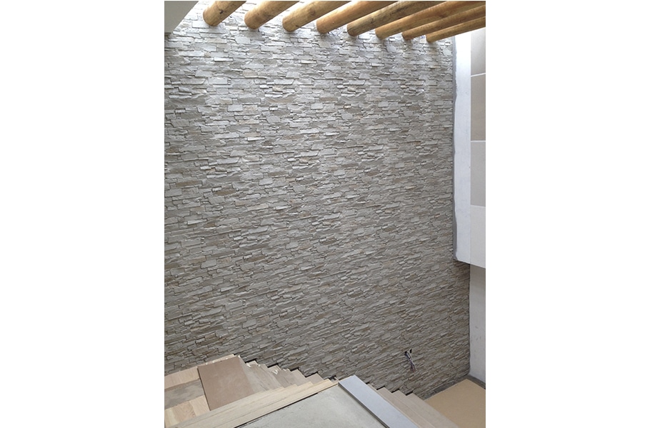 REVESTIMIENTO DE PARED IMITACIÓN A PIEDRA Y A PIZARRA.