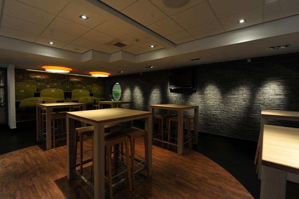 Paneles de Piedra Pizarra en un Restaurante — stone-effect panels by PanelPiedra®